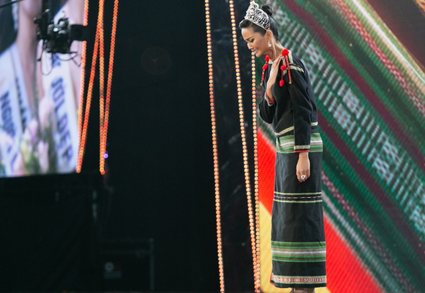 Showbiz Việt 2019: Ngập tình yêu và cảm hứng, nhưng ứng xử vẫn đáng báo động - Ảnh 1.