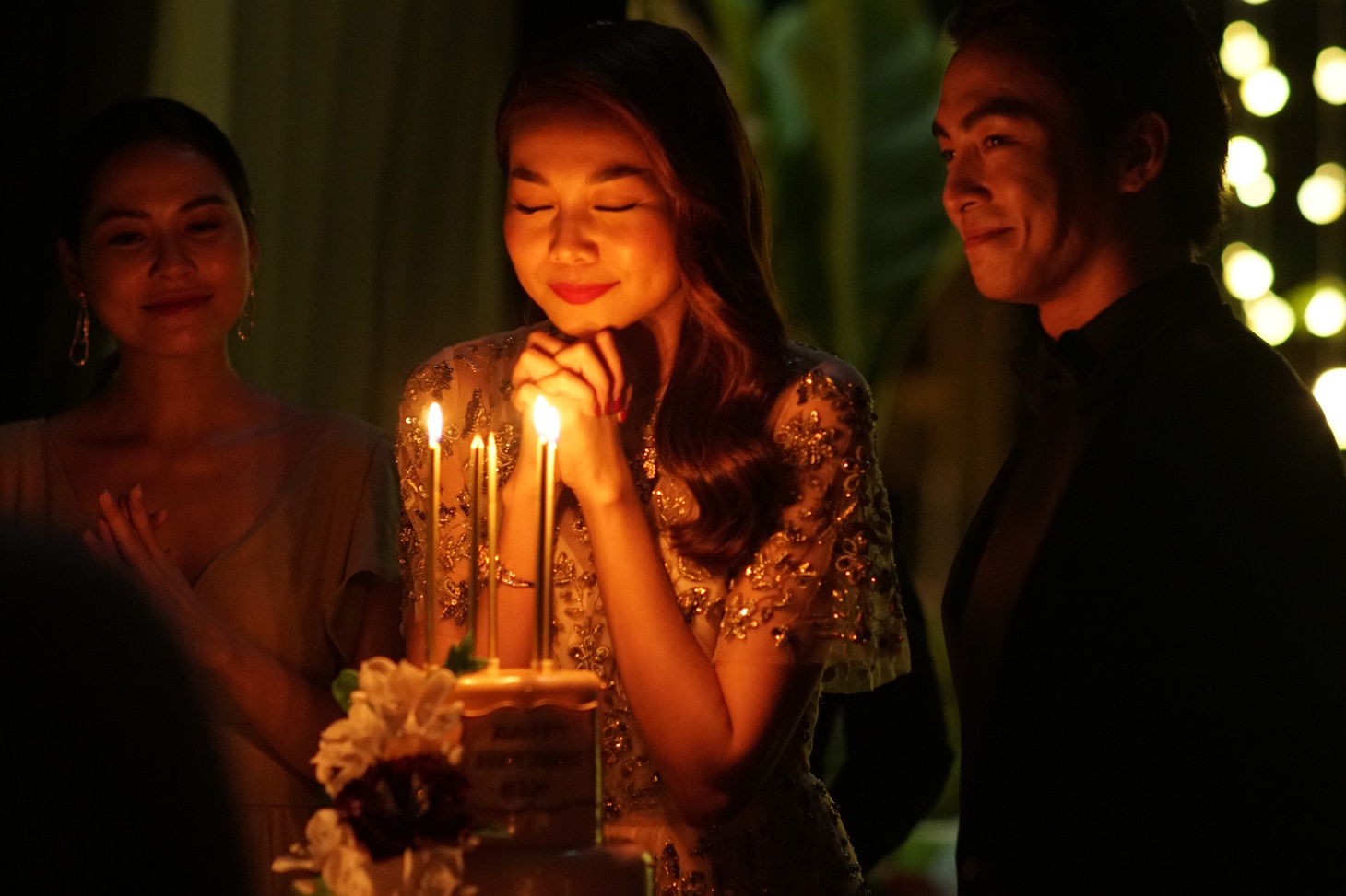 Chị chị em em: Phim giật gân và vỏ bọc dục tính - Ảnh 2.