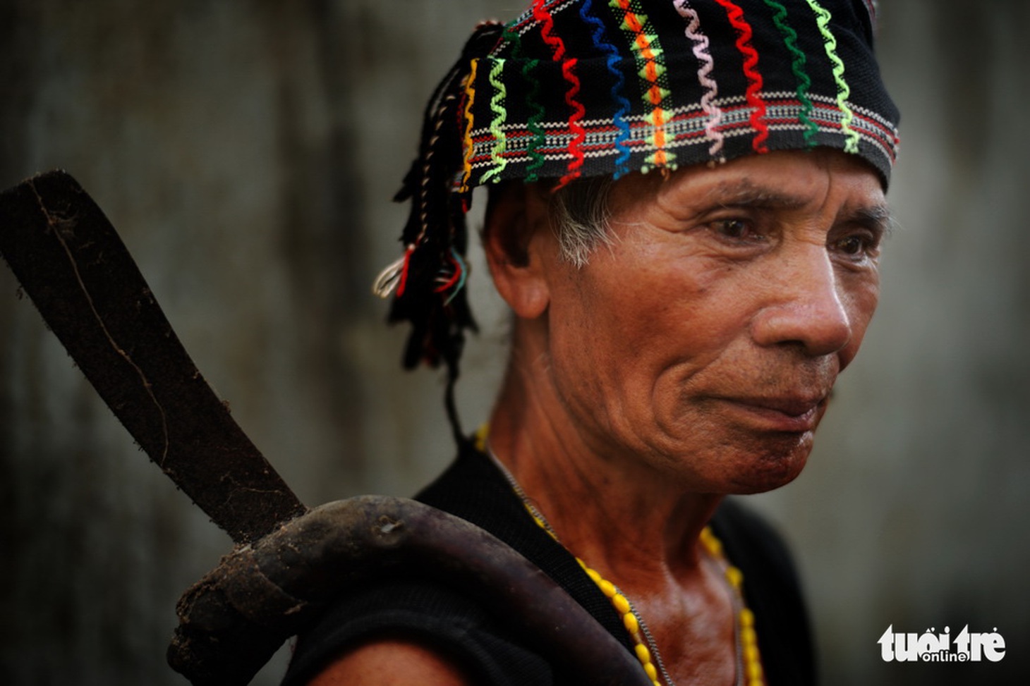 Hoài Linh triển lãm ảnh in trên lụa tơ tằm bên hồ Xuân Hương - Ảnh 3.
