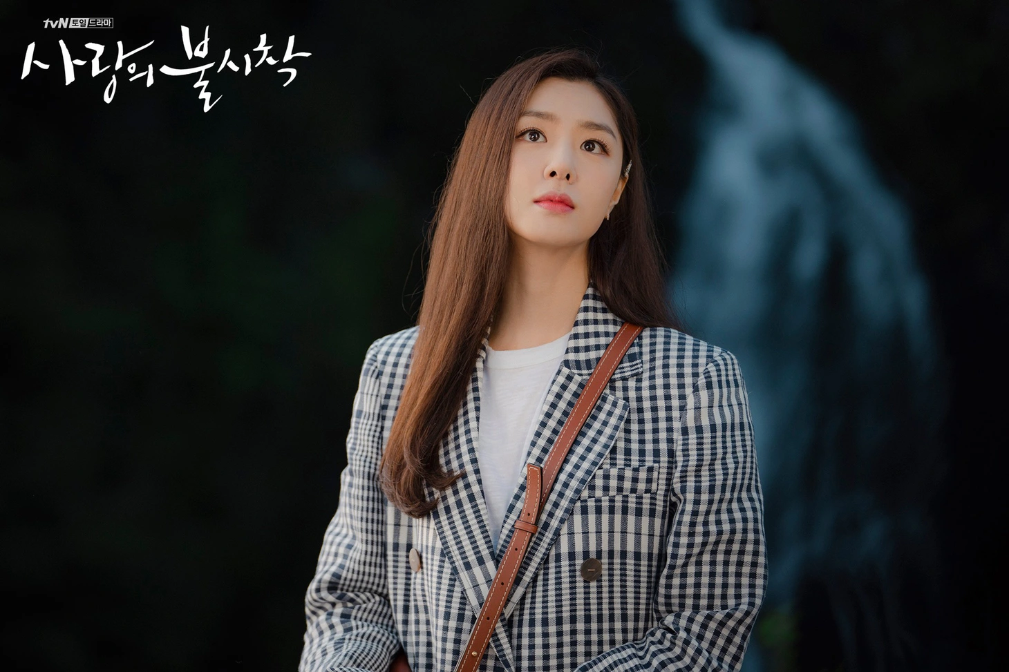 Crash Landing on You: Tình xuyên biên giới của Son Ye Jin và Hyun Bin - Ảnh 3.