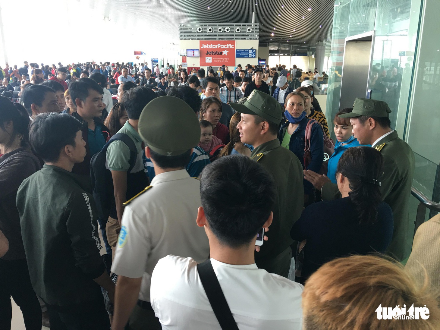 Chuyến bay 9 giờ tối, 9 giờ sáng chưa bay - Ảnh 4.