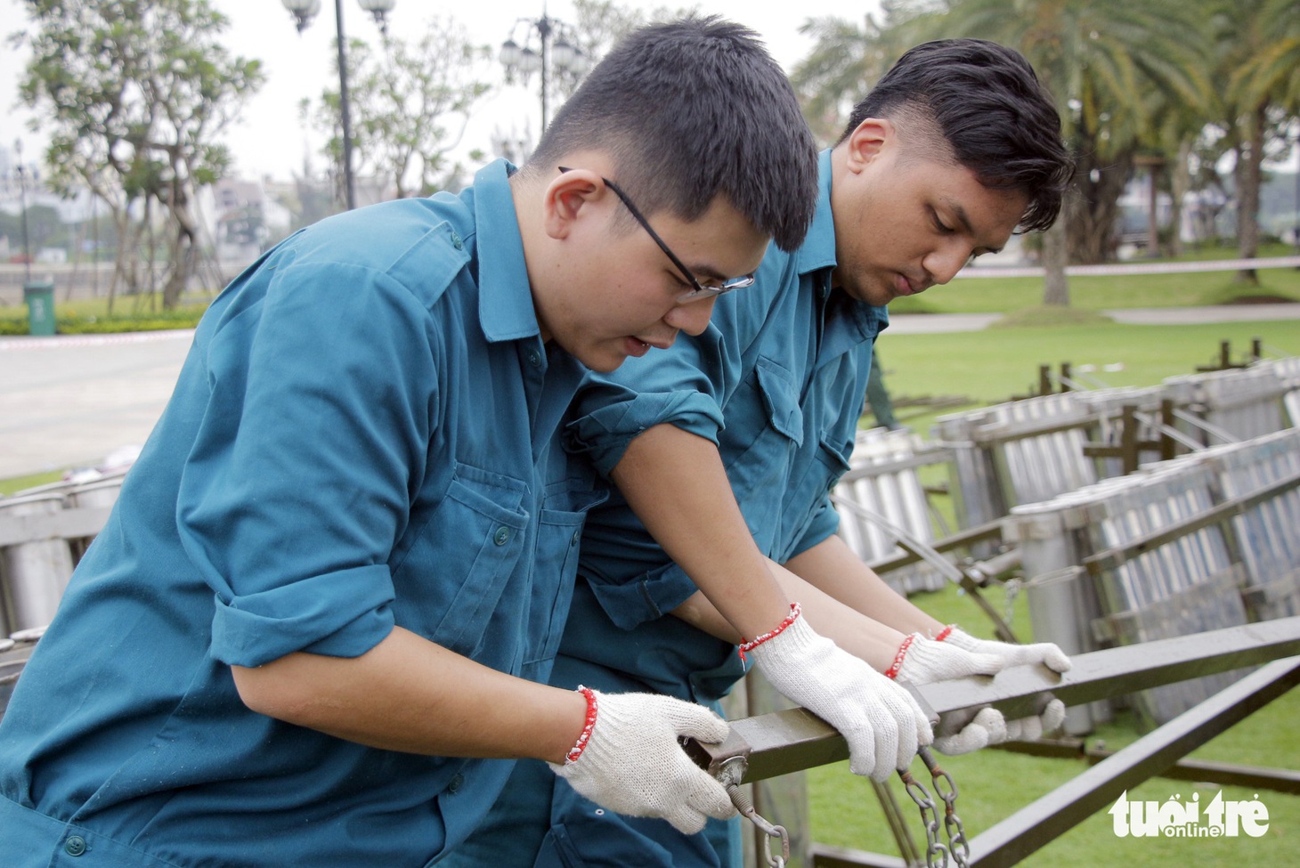 TP.HCM gấp rút chuẩn bị trận địa pháo hoa đêm giao thừa - Ảnh 4.