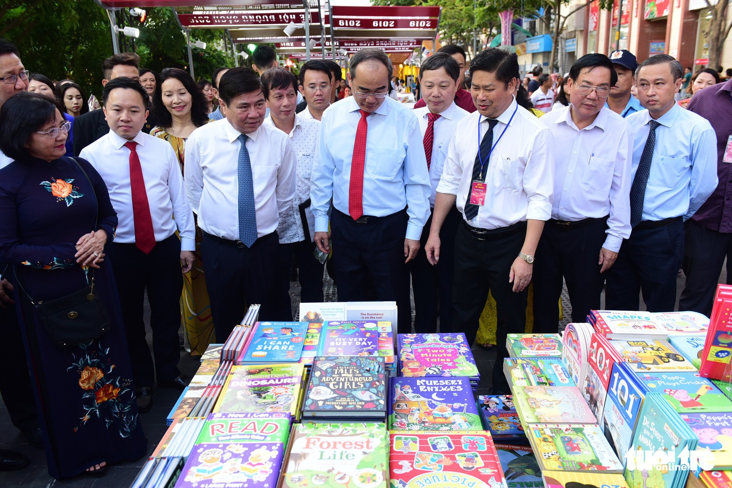 Khai mạc lễ hội đường sách Tết Kỷ Hợi 2019 - Ảnh 1.