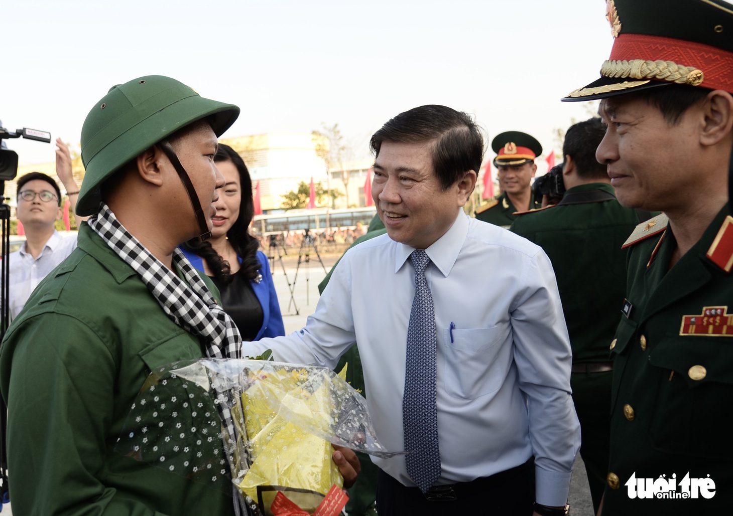 Nụ cười tân binh TP.HCM trước giờ nhập ngũ - Ảnh 2.