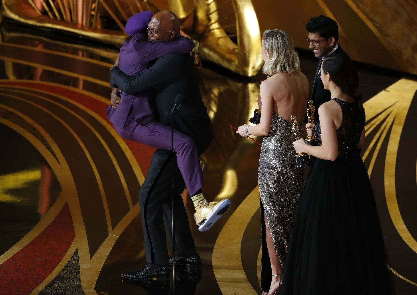 Xem những khoảnh khắc ấn tượng nhất tại Oscar 2019 - Ảnh 2.