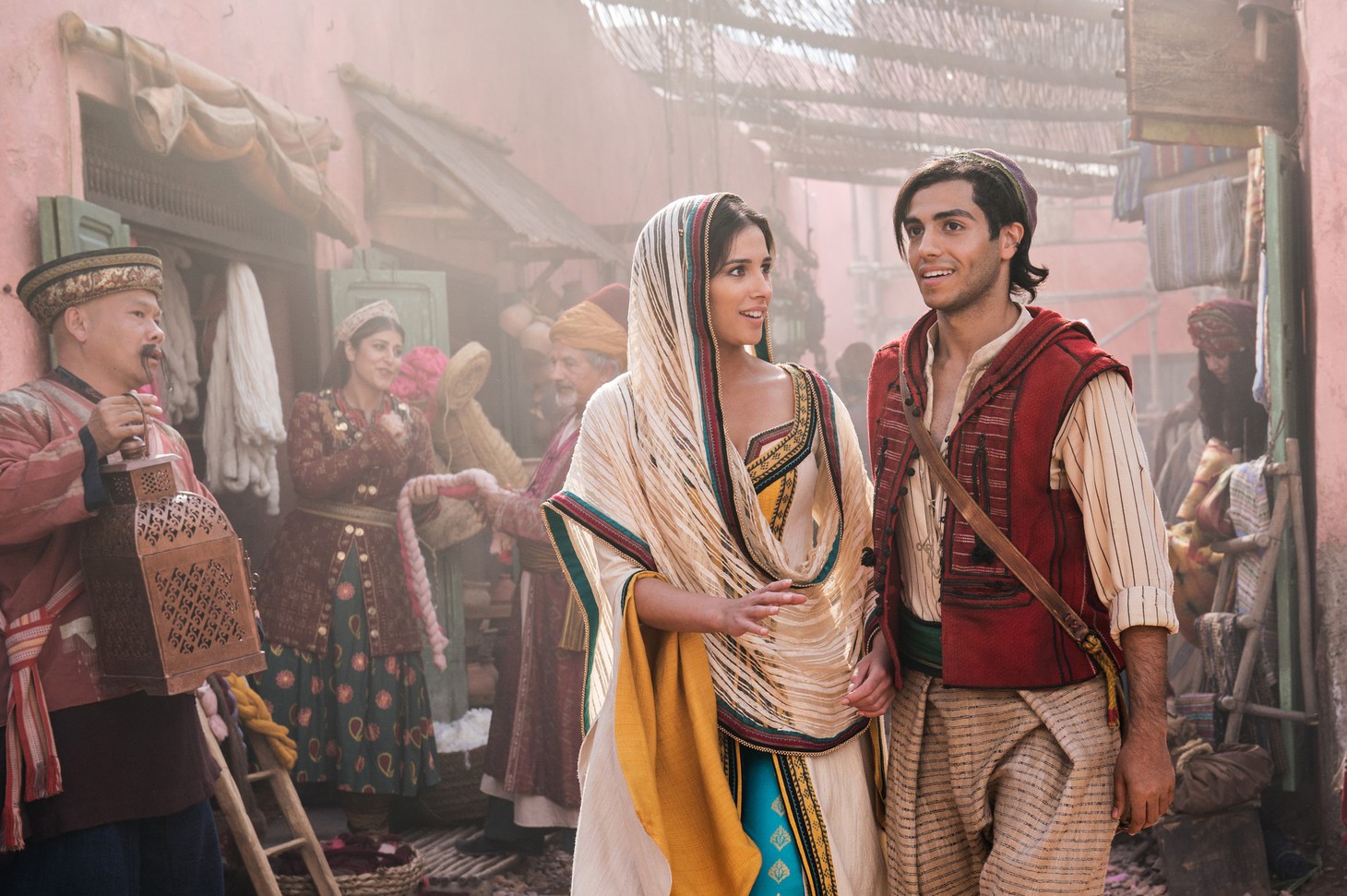 Thần đèn Aladdin sẽ trở lại với phiên bản người đóng mùa hè này - Ảnh 1.