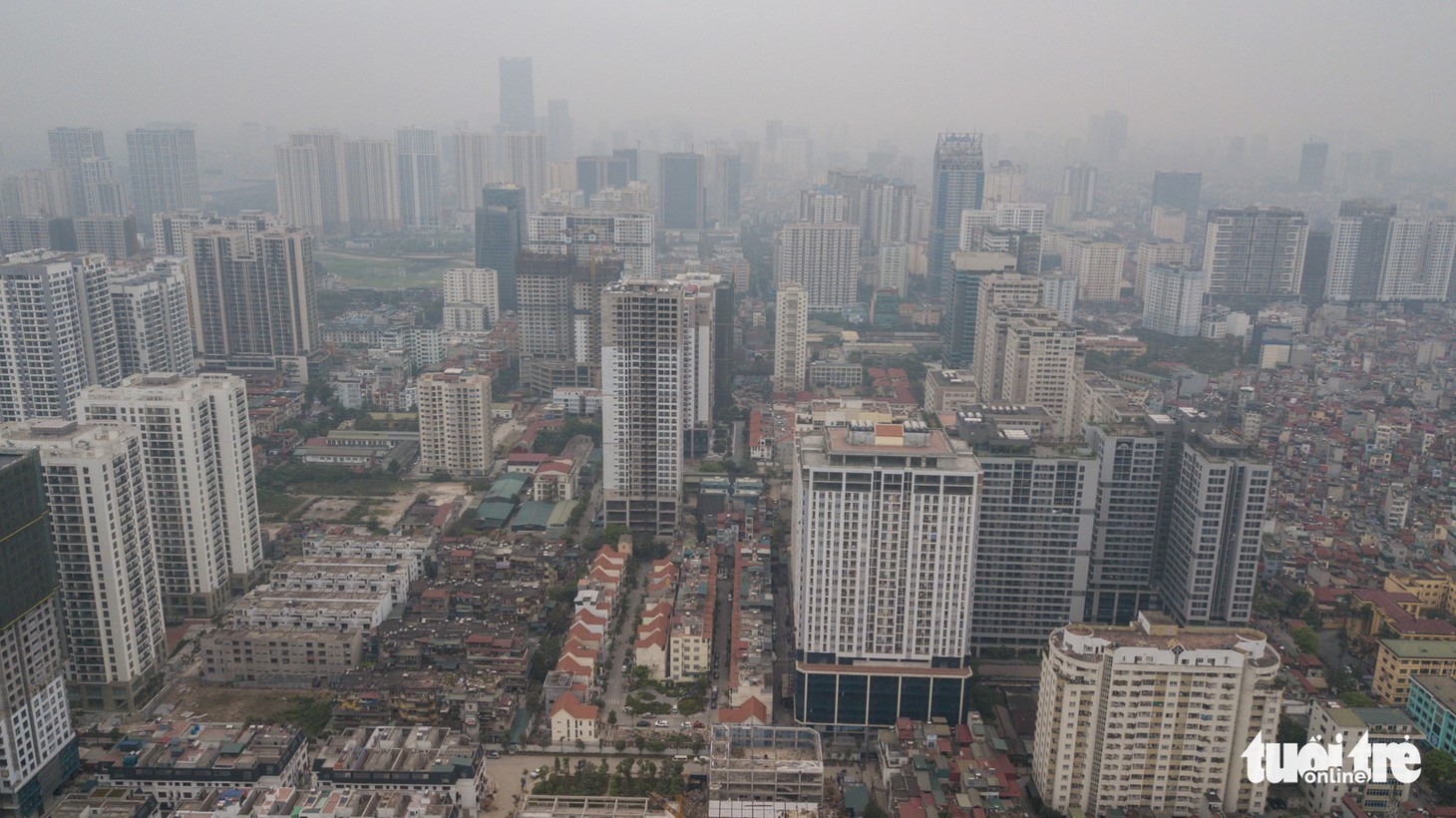Hà Nội mịt mù trong ô nhiễm nhìn từ flycam - Ảnh 2.