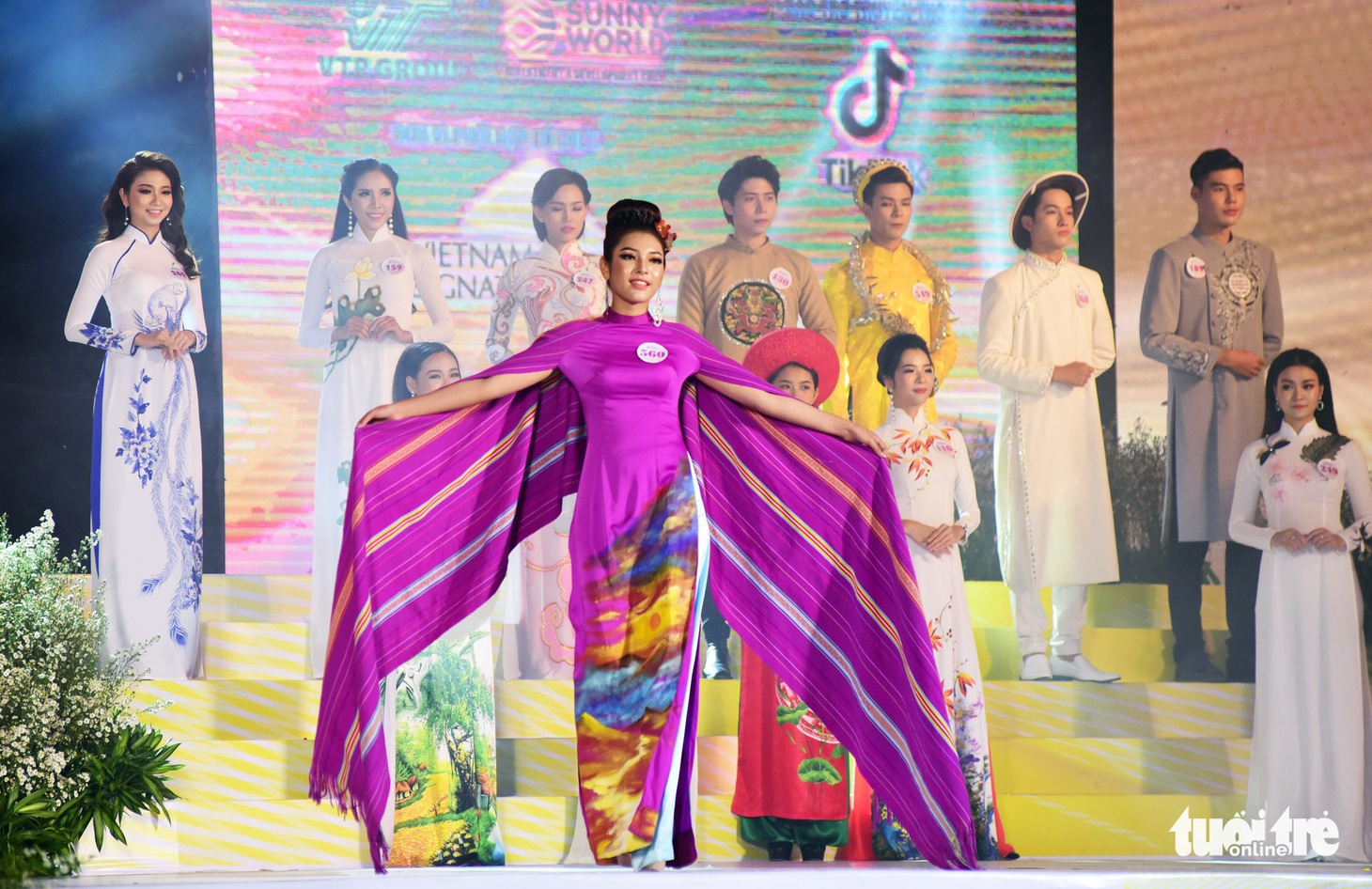 Nguyễn Trăm và Mộng Đào đoạt giải Duyên dáng áo dài 2019 - Ảnh 2.