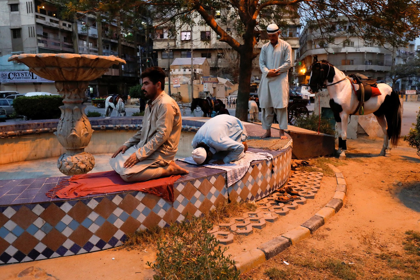 Ramadan 2019 qua những hình ảnh ấn tượng - Ảnh 6.