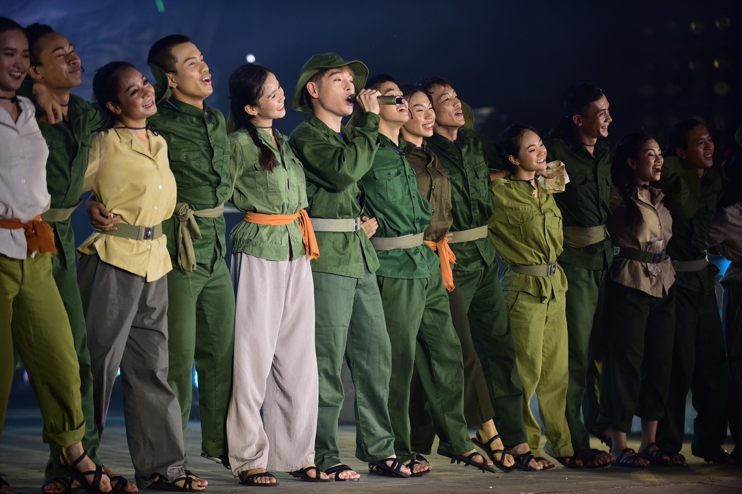 Người trẻ sẽ cùng đi trên con đường hòa bình! - Ảnh 9.