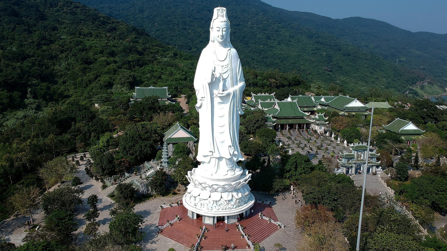 CNN chọn ảnh tượng Phật ở Đà Nẵng vào top 50 ảnh du lịch đẹp - Ảnh 2.