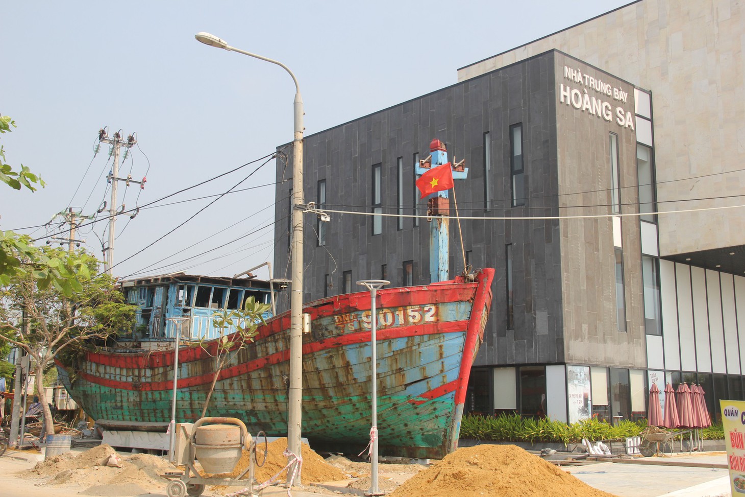 Con tàu lịch sử từng bị tàu Trung Quốc gây hấn về Nhà trưng bày Hoàng Sa - Ảnh 1.