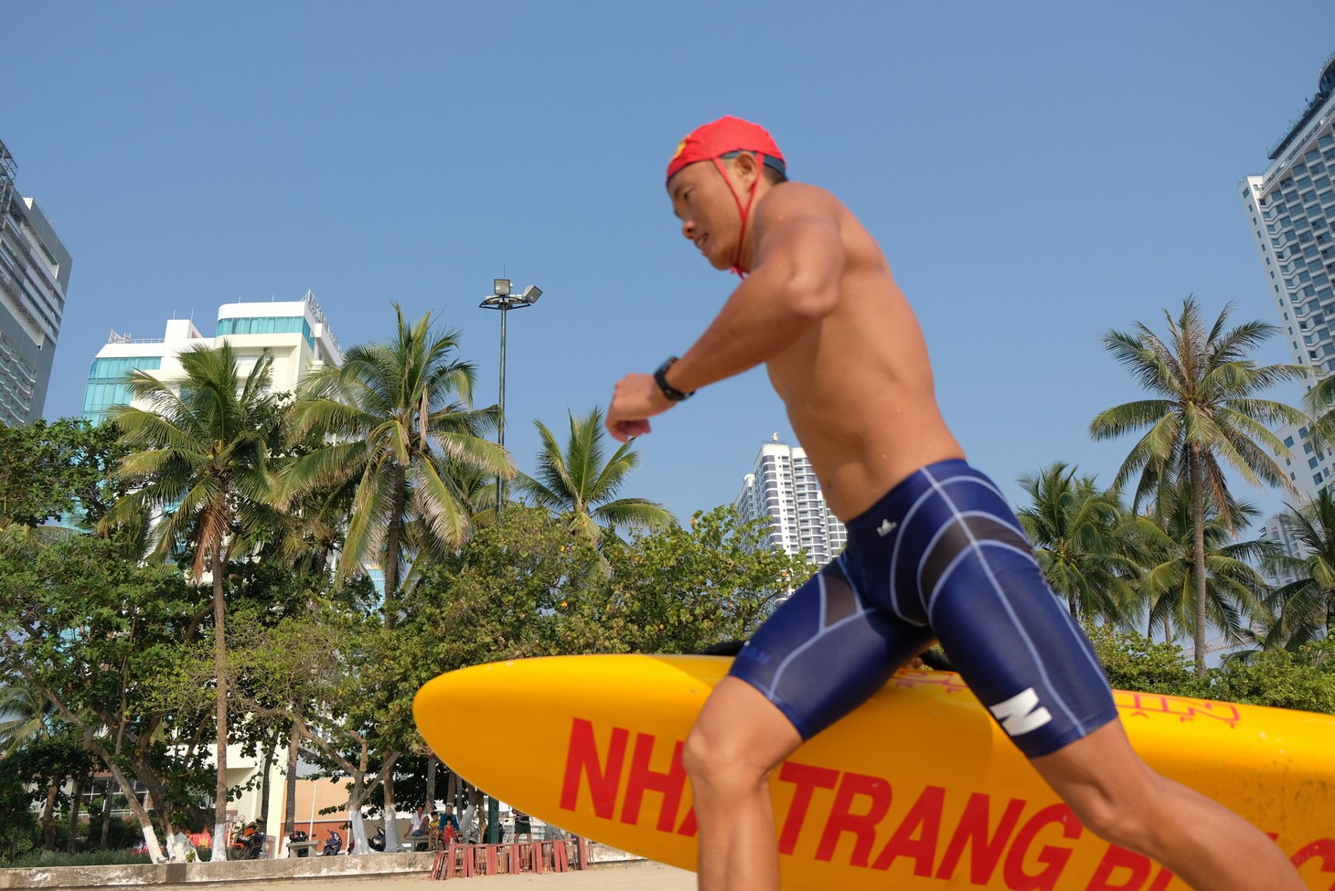 Cứu hộ viên xuất sắc của các bãi biển lớn tụ về Nha Trang tranh tài - Ảnh 9.