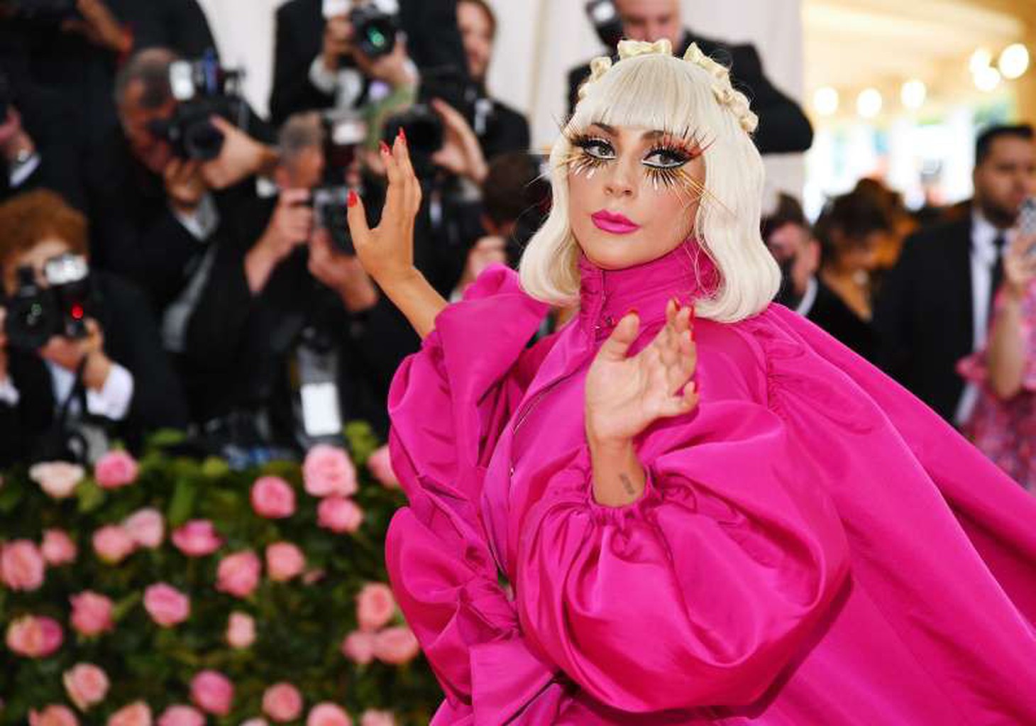 Những bộ cánh khiến người xem sốc nặng tại Met Gala 2019 - Ảnh 3.