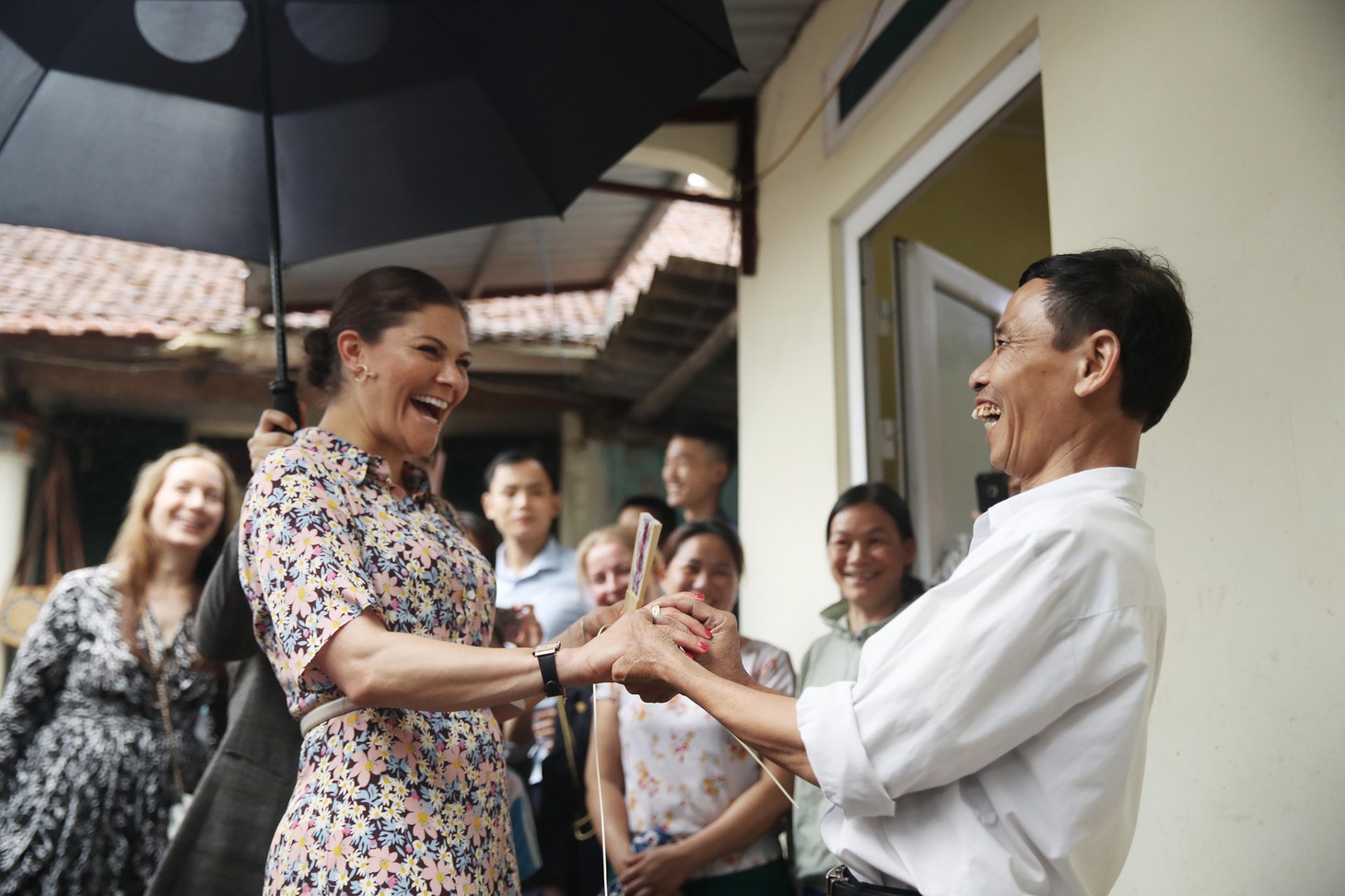 Công chúa kế vị Thụy Điển sảng khoái tập thể dục với người dân Hà Nội - Ảnh 11.