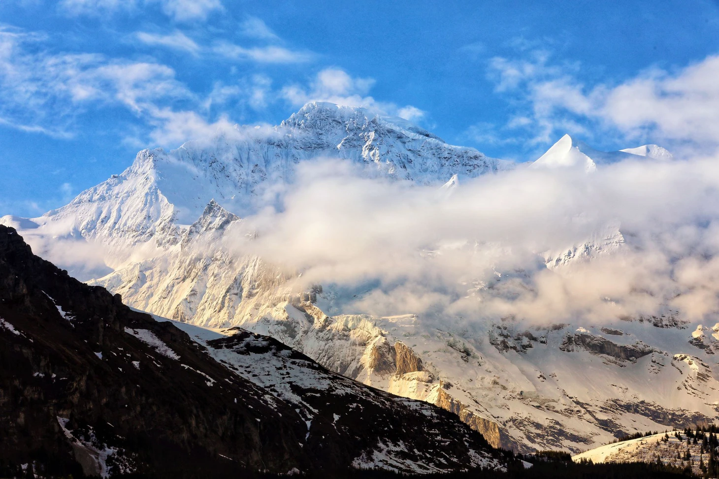 Nóc nhà châu Âu Jungfrau - kỳ quan tuyết trắng trên dãy Alps - Ảnh 1.