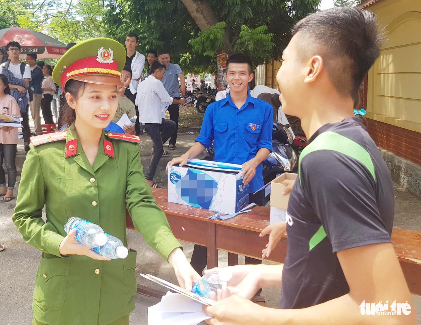 Tình nguyện viên - tình bạn không thể quên của thí sinh cả nước - Ảnh 16.