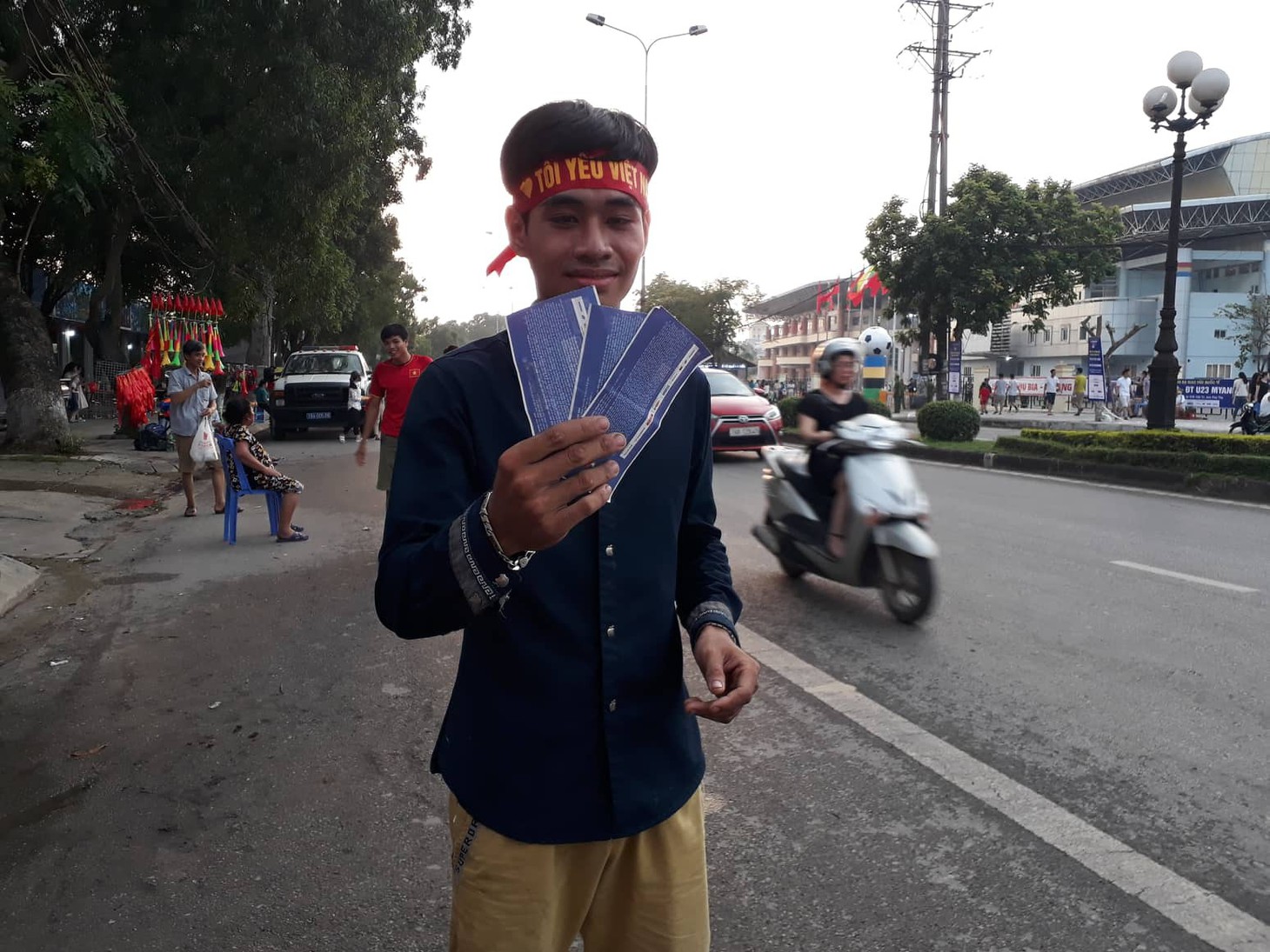 Thành phố Việt Trì đỏ rực, tiếp lửa cho U23 Việt Nam - Ảnh 3.