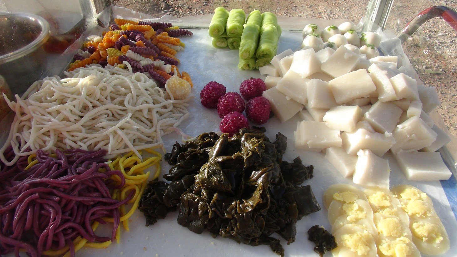 12 loại bánh dân gian ngon cỡ nào mà gia đình ông Trung nâng niu thế? - Ảnh 8.