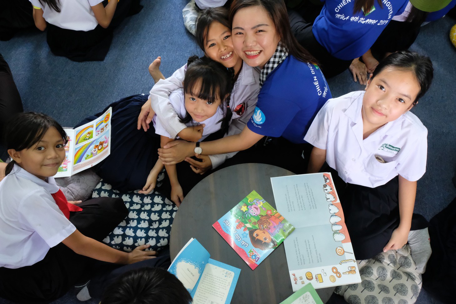 Mùa yêu thương trên đất Lào - Ảnh 3.