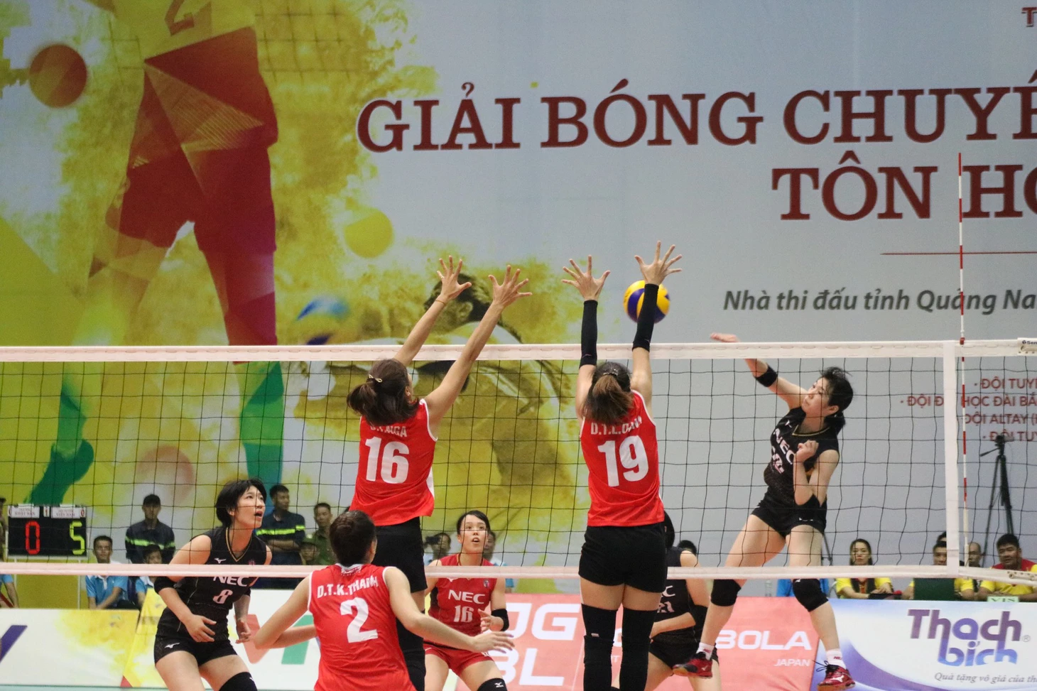 Tuyển nữ Việt Nam ngậm ngùi lỡ ngôi vô địch giải bóng chuyền VTV cup - Ảnh 1.