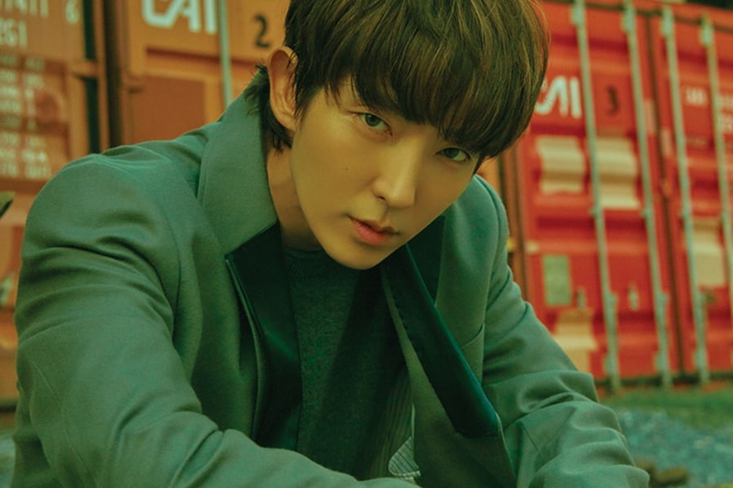 Ly hôn xong, Song Joong Ki vô top ‘nam thần một mí’ - Ảnh 8.