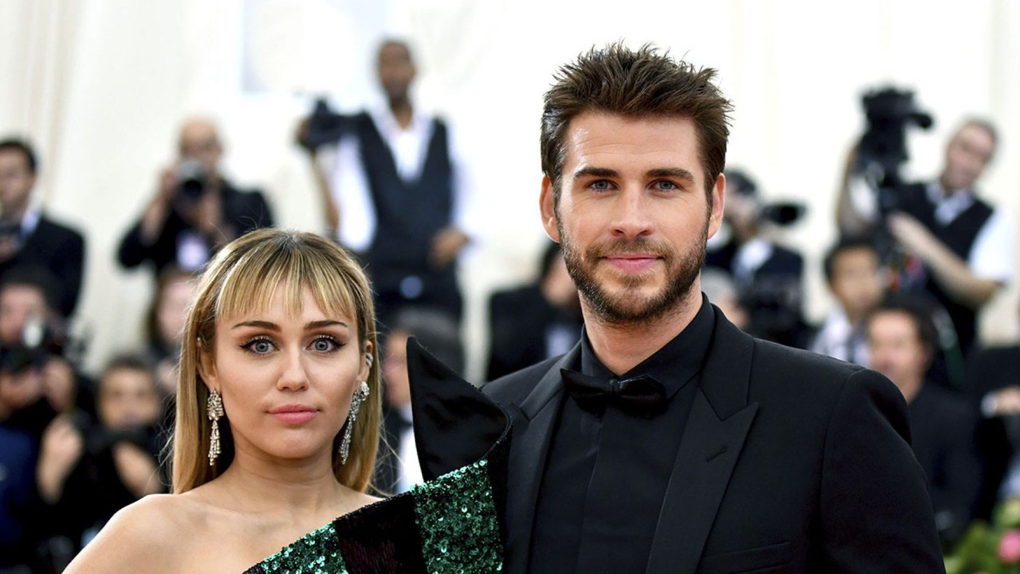 Liam Hemsworth - Miley Cyrus: 10 năm bên nhau, 7 tháng hôn nhân, ly hôn ồn ào - Ảnh 1.