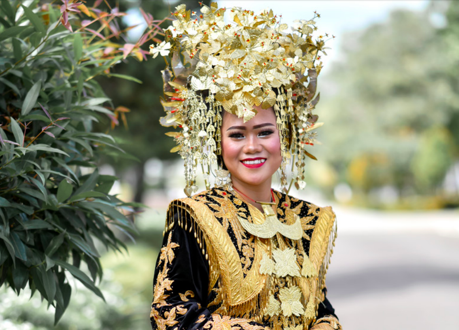 3 tháng khổ luyện múa với đĩa và lửa của cô giáo Việt trên đất nước Indonesia  - Ảnh 1.