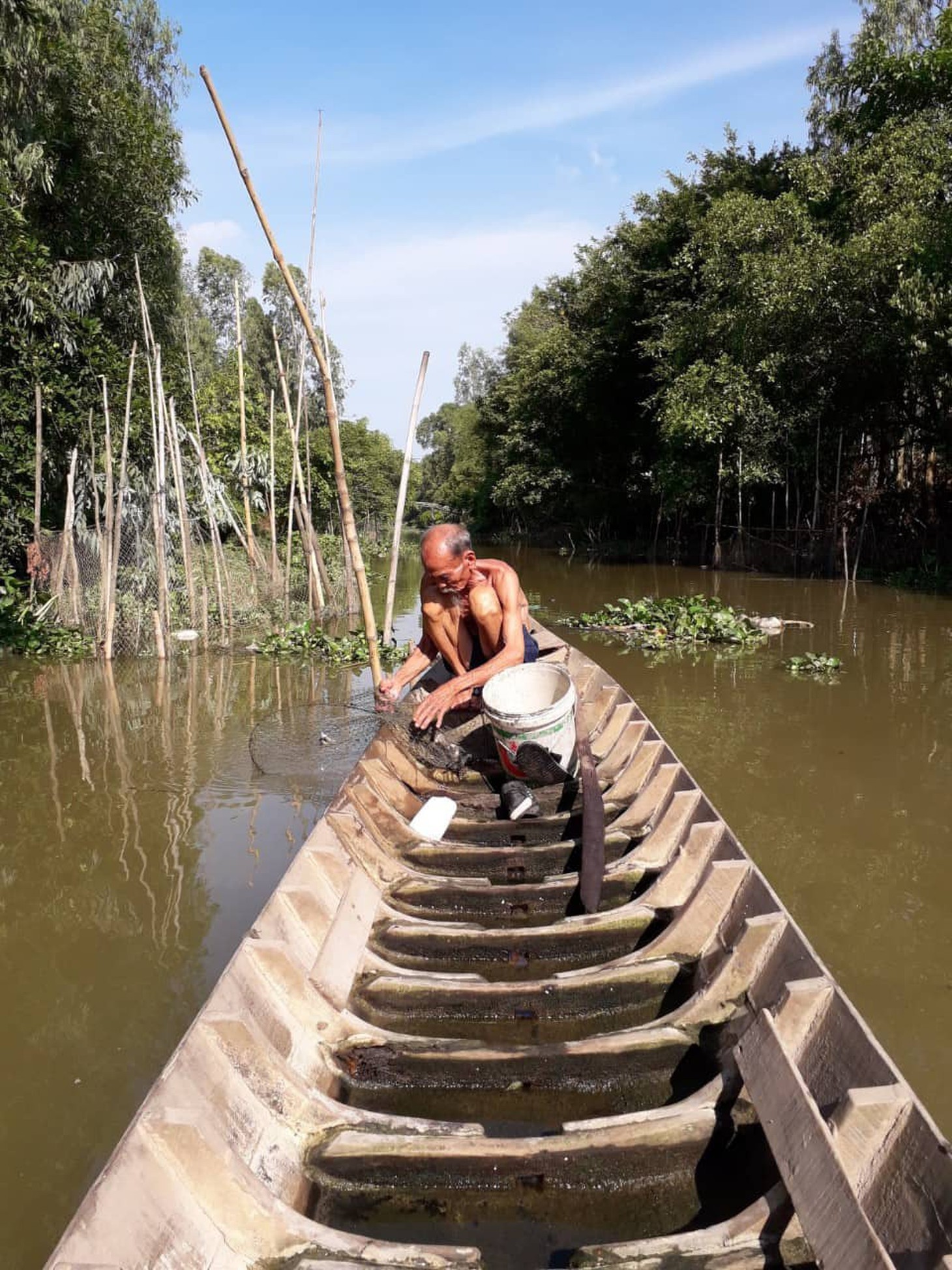 Người dân tiễn đưa phi công huyền thoại Nguyễn Văn Bảy - Ảnh 9.