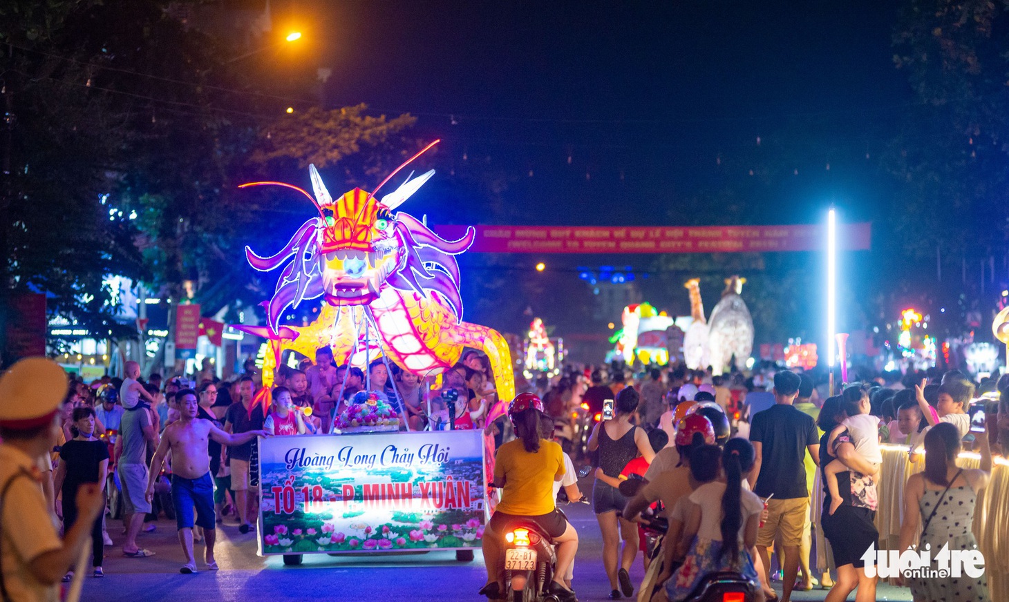 Đèn trung thu siêu to khổng lồ tràn ngập đường phố Tuyên Quang - Ảnh 10.