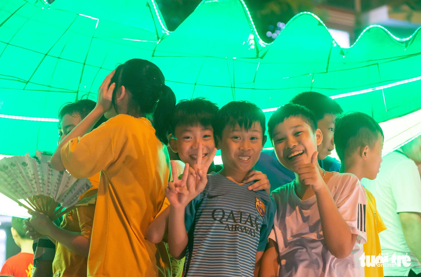 Đèn trung thu siêu to khổng lồ tràn ngập đường phố Tuyên Quang - Ảnh 6.