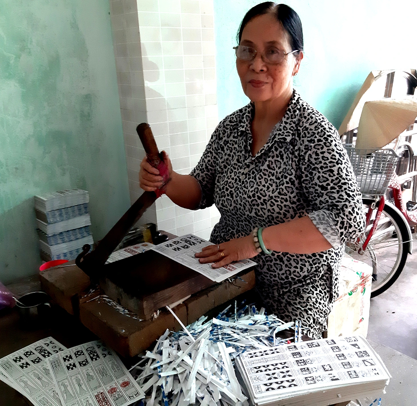 Chỉ còn một nghệ nhân duy nhất làm bài tới - Ảnh 1.