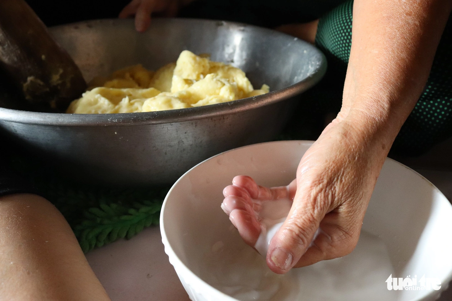 Tết về quê ngoại, thưởng thức bánh phồng nhân cơm dừa - Ảnh 5.