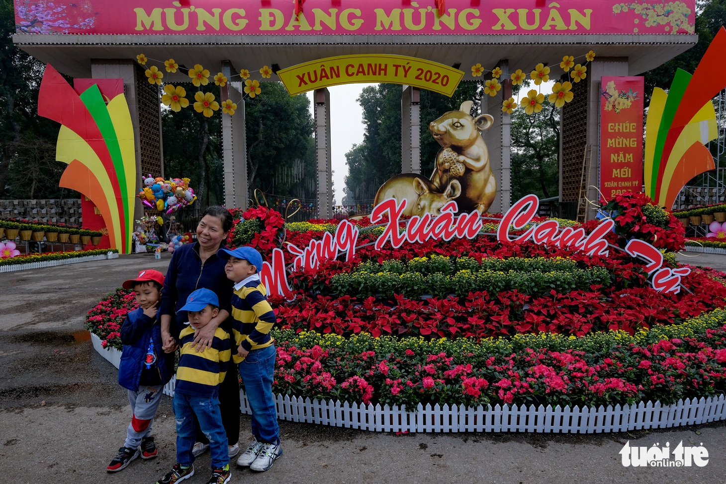 Tết Nguyên đán Canh Tý: Hà Nội chuột vàng, chuột đỏ khắp nơi - Ảnh 3.