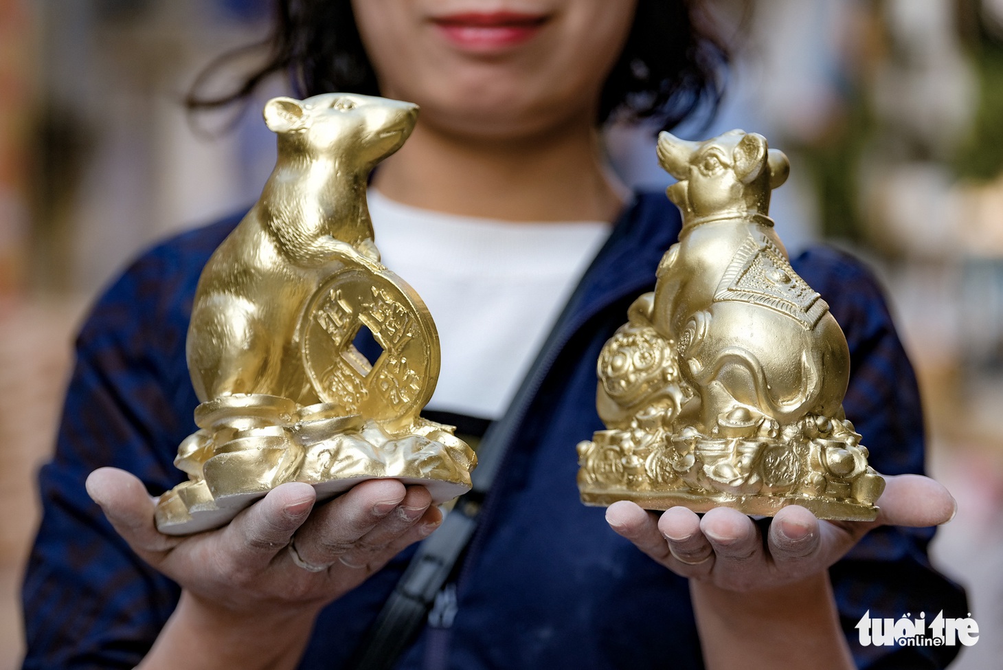 Chuột vàng làng Bát Tràng giá rẻ, đắt khách những ngày giáp tết - Ảnh 11.