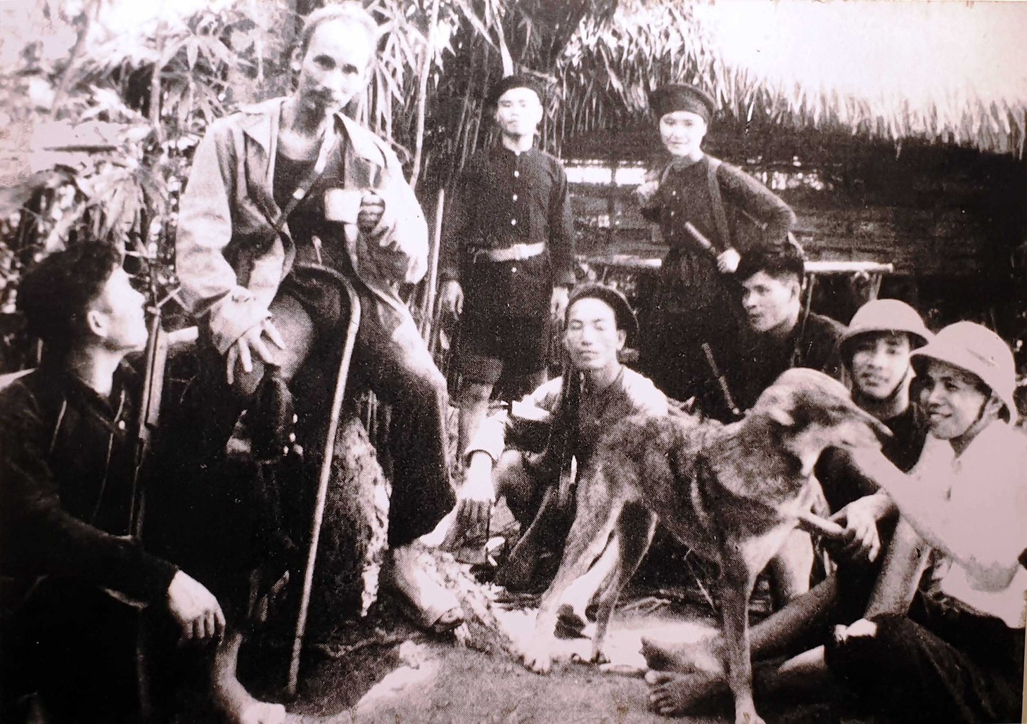 bac nghi chan tren duong di chien dich bien gioi- anh vu nang an ok