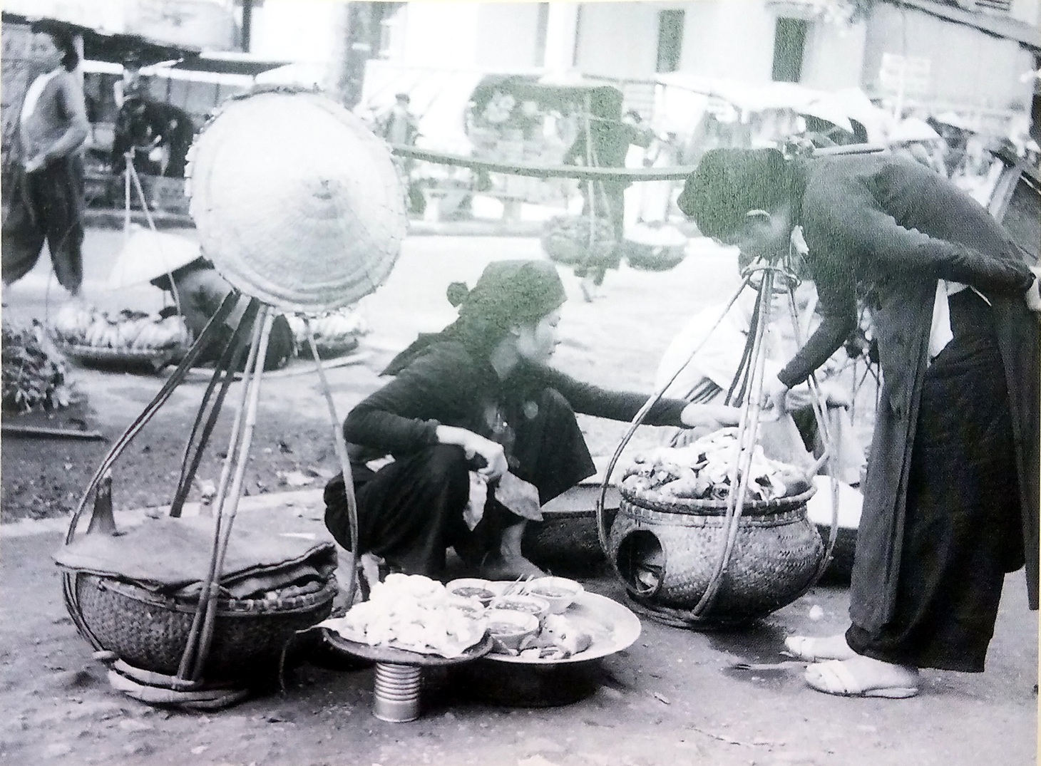Ngắm hàng rong và nghe tiếng rao hàng trên phố Hà Nội xưa - Ảnh 8.