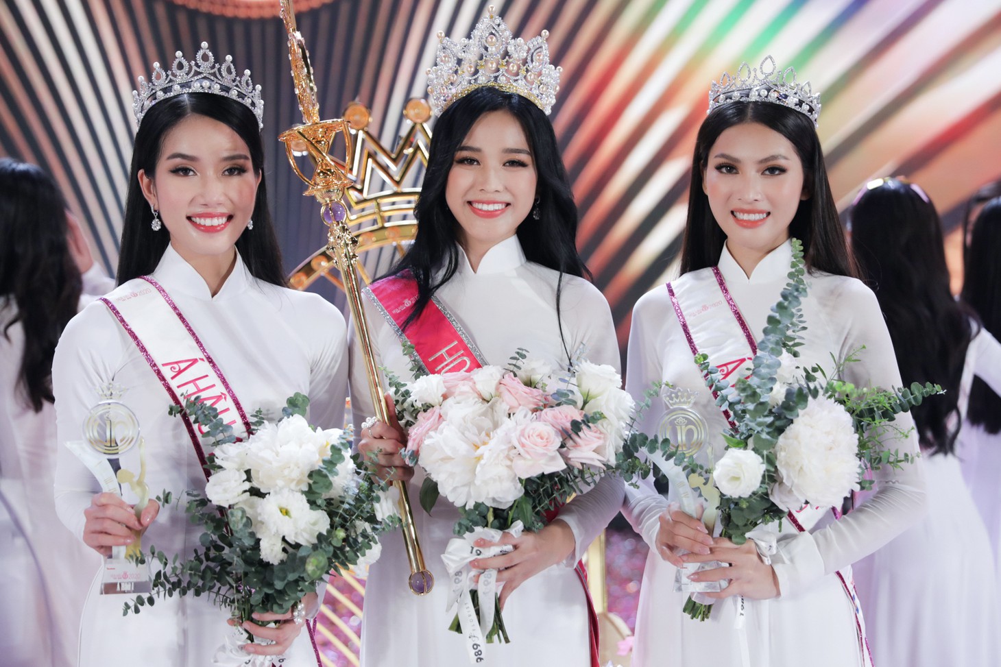 Chung kết hoa hậu: Dài và nhiều quảng cáo - Ảnh 1.
