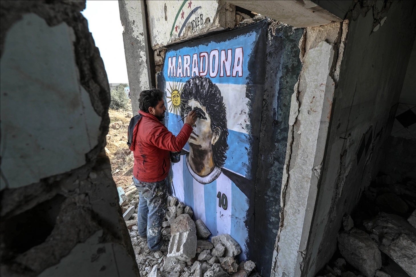 Maradona khiến mặt trời rơi lệ qua tài năng của nghệ sĩ graffiti nổi tiếng - Ảnh 2.