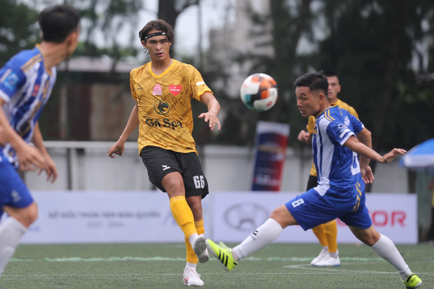Các ngôi sao V-League khuấy động bóng đá phong trào TP.HCM - Ảnh 2.