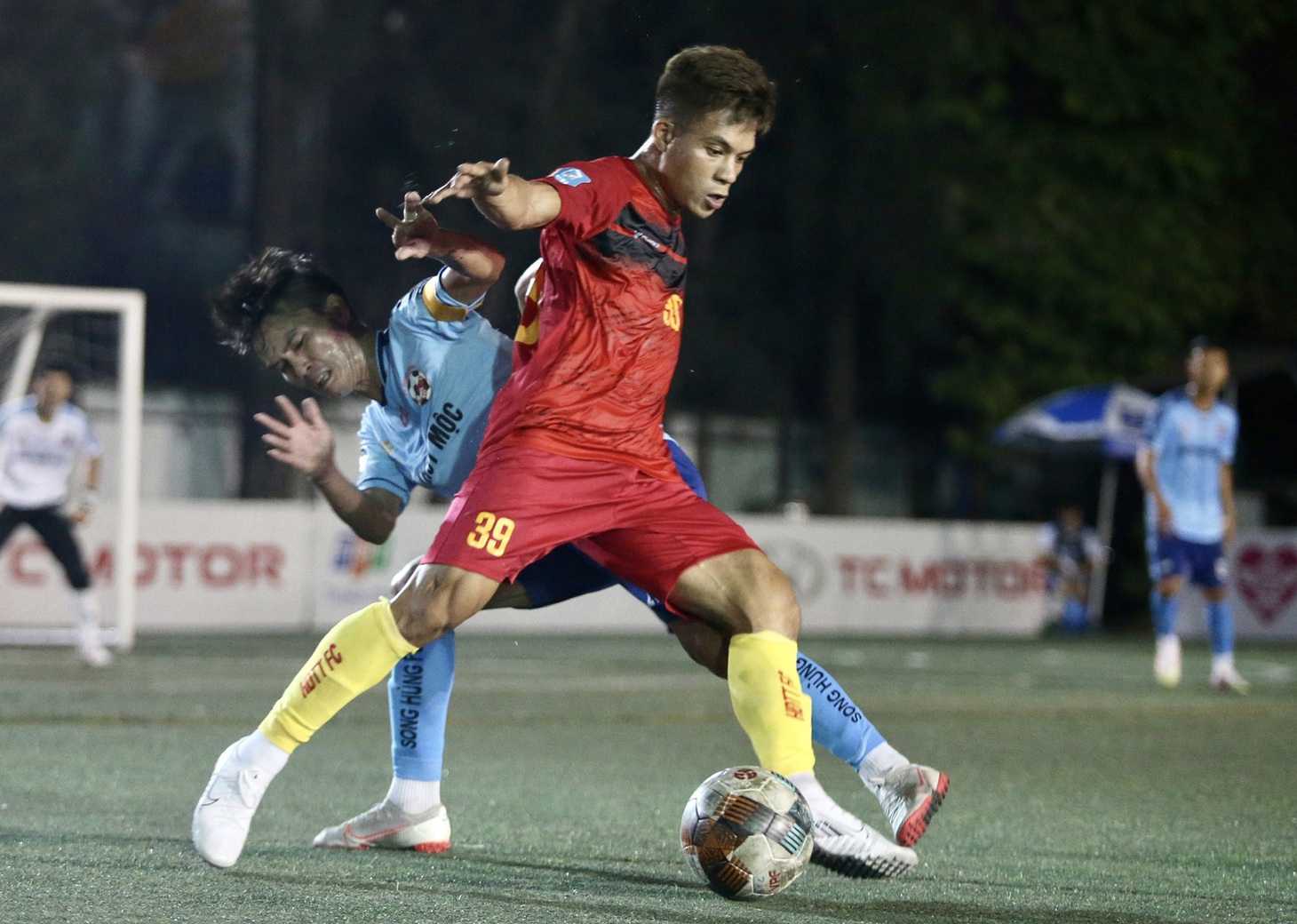 Các ngôi sao V-League khuấy động bóng đá phong trào TP.HCM - Ảnh 4.