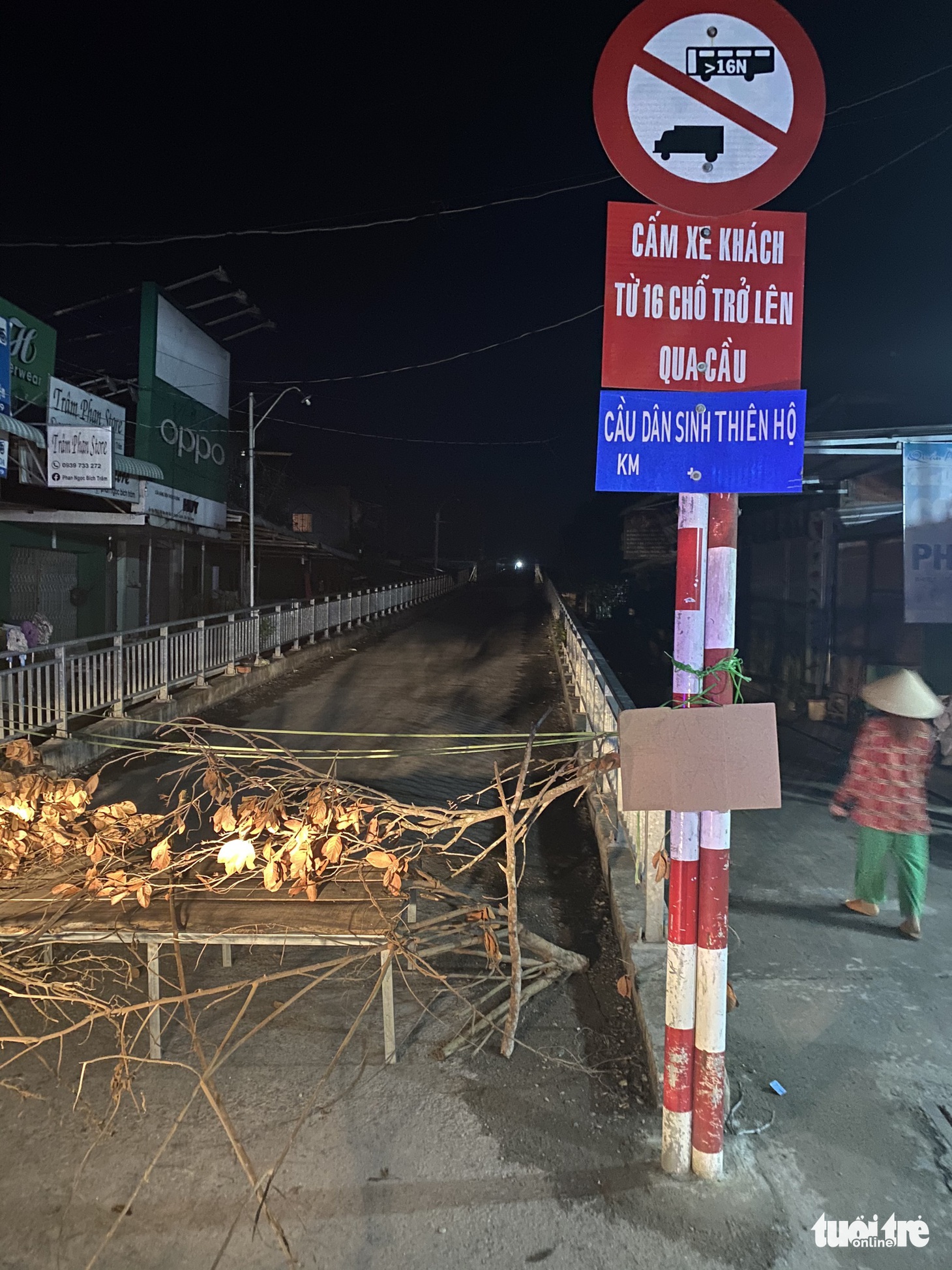 Xe tải chở 15 tấn lúa gây sập cầu Thiên Hộ rơi xuống kênh - Ảnh 6.