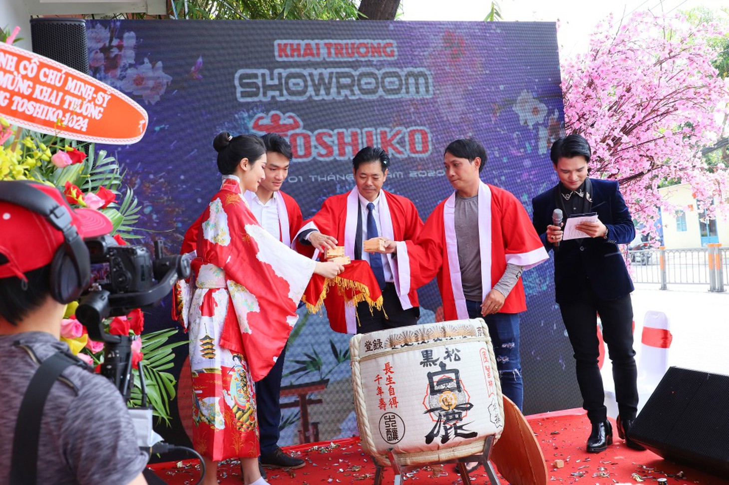 Toshiko đạt doanh số kỷ lục trong ngày khai trương - Ảnh 3.