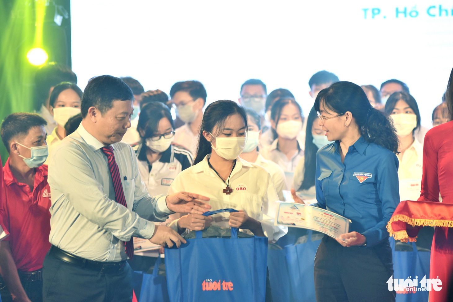325 suất học bổng tiếp sức sinh viên khó khăn Đông Nam Bộ, miền Trung và Tây Nguyên - Ảnh 1.