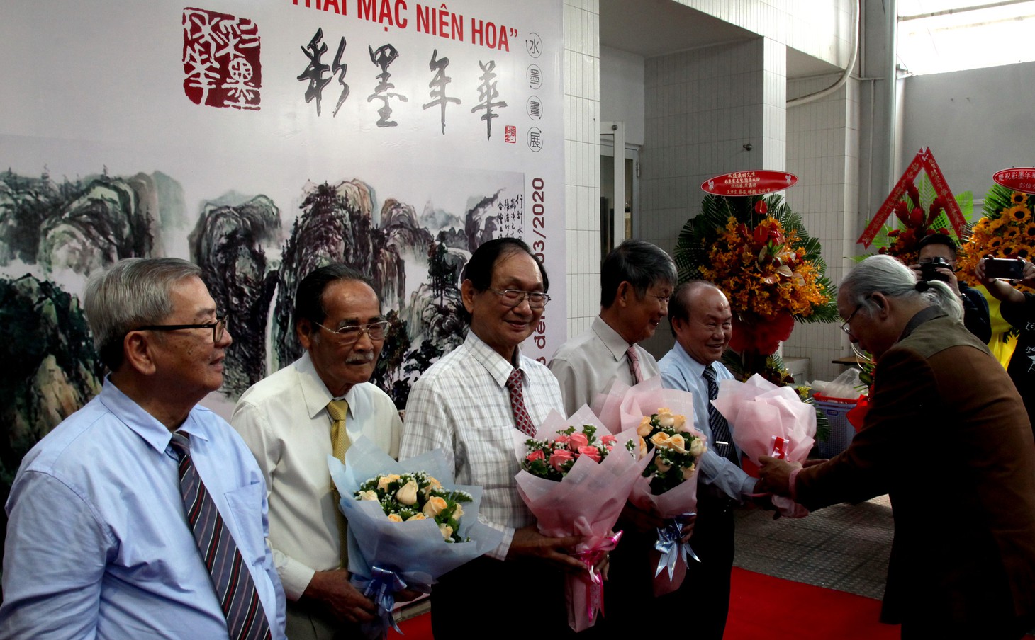 Thái Mặc Niên Hoa: Triển lãm tranh của 5 họa sĩ thủy mặc hàng đầu Sài Gòn - Ảnh 1.