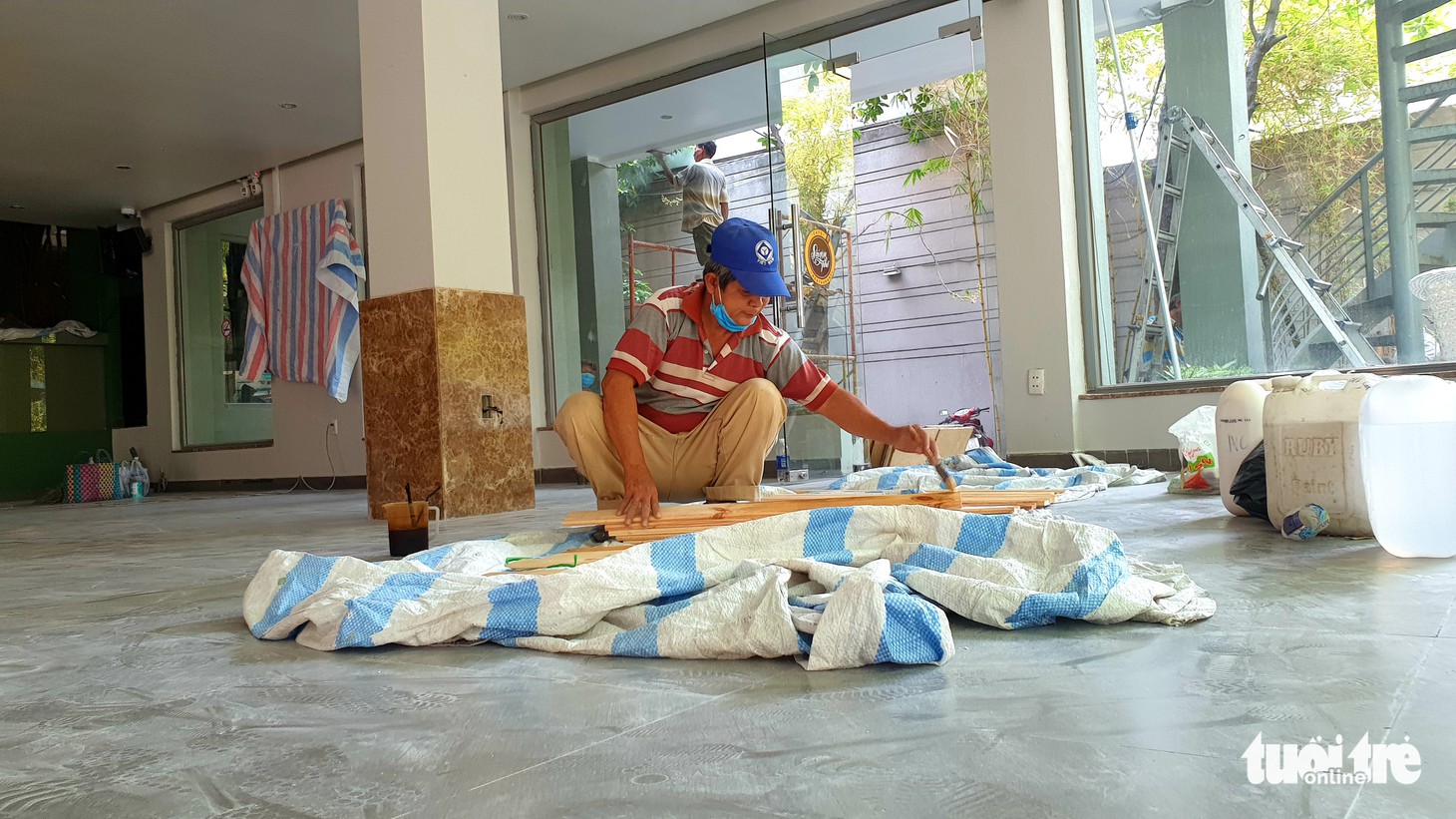 Hàng quán ở TP.HCM đồng loạt tạm đóng cửa dù bất ngờ - Ảnh 10.