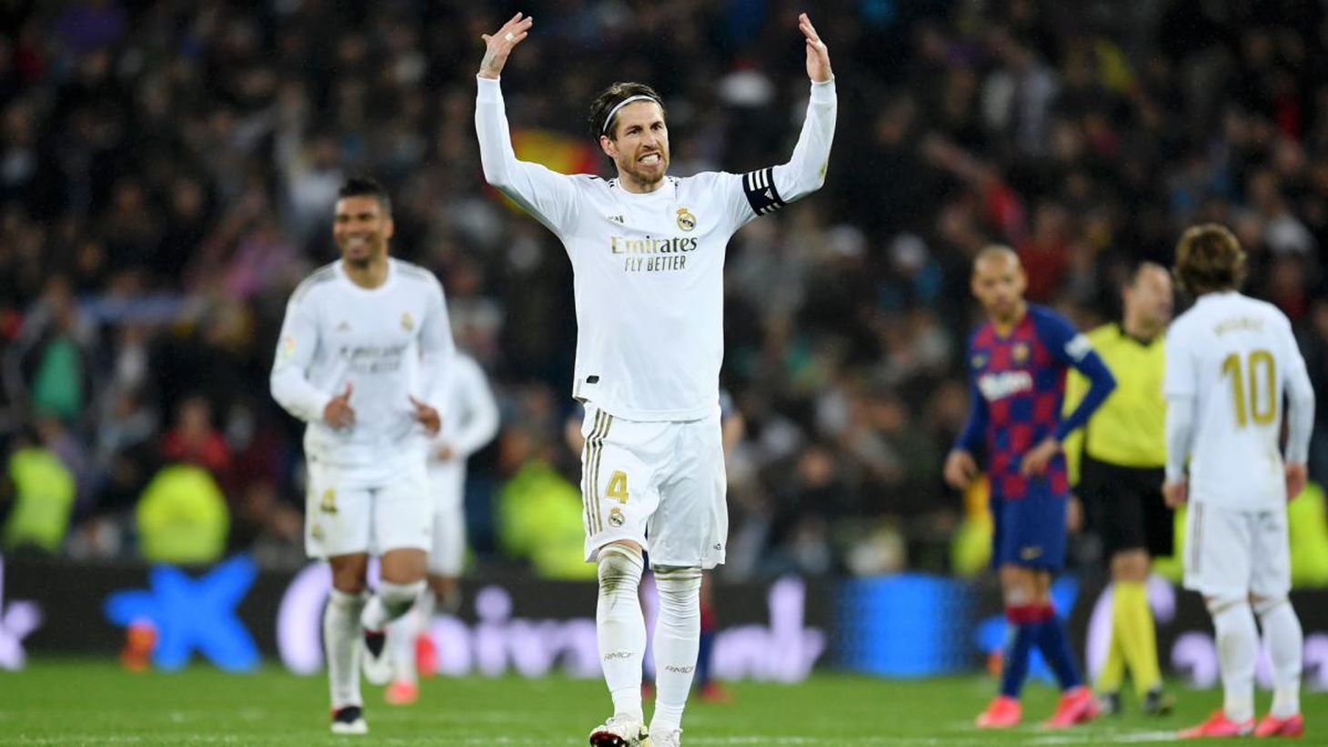 Bernabeu cùng nhiều sân bóng nổi tiếng biến thành ‘pháo đài’ chống COVID-19 - Ảnh 1.
