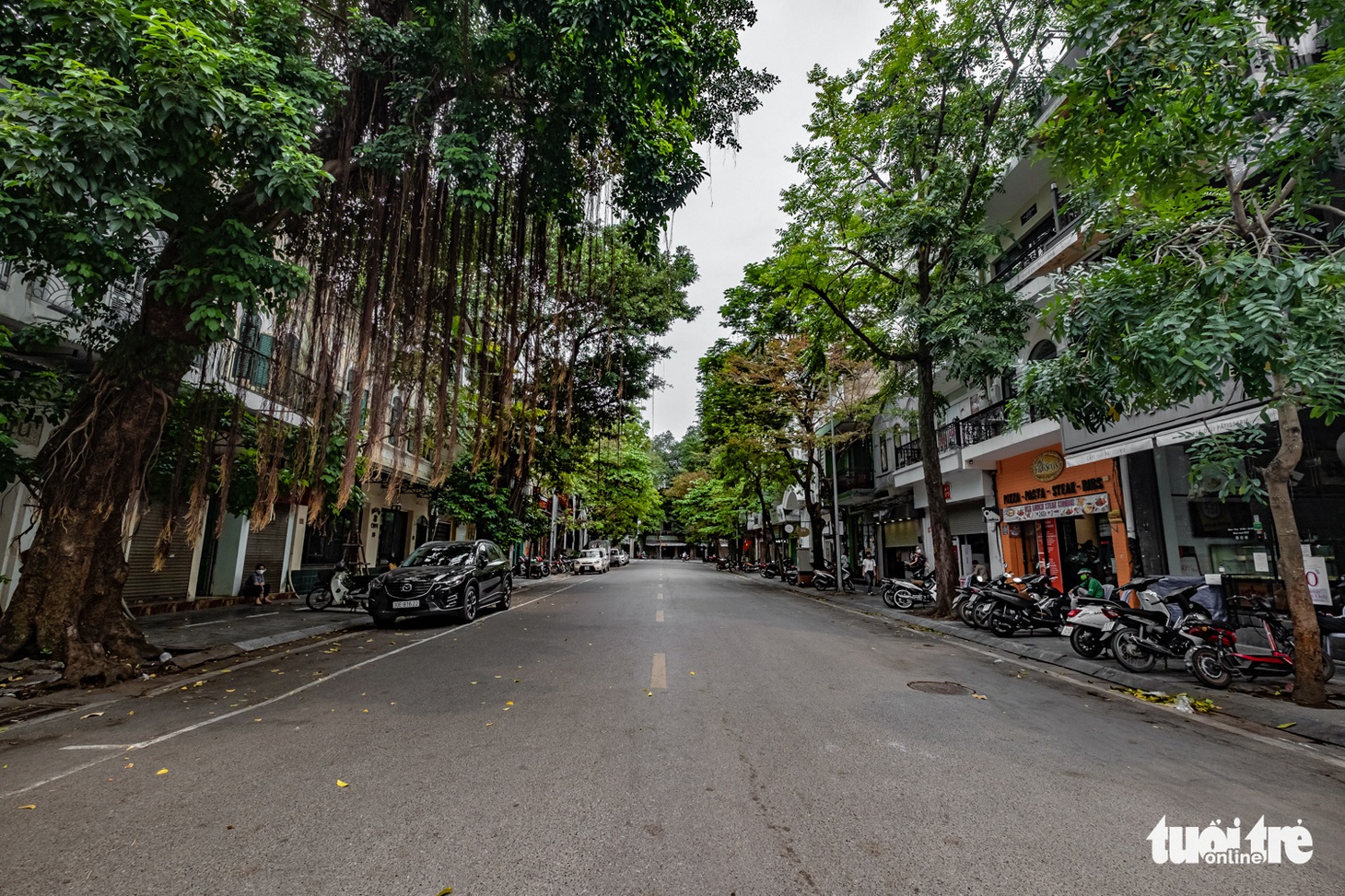 Hà Nội mùa này vắng những... người đi - Ảnh 6.