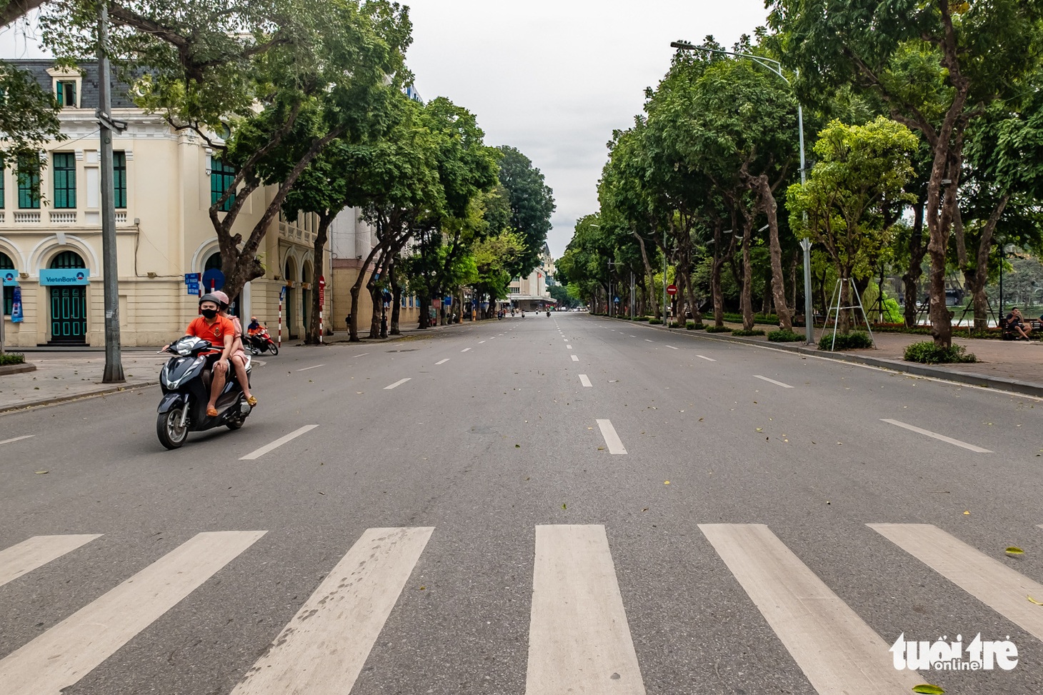 Hà Nội mùa này vắng những... người đi - Ảnh 5.