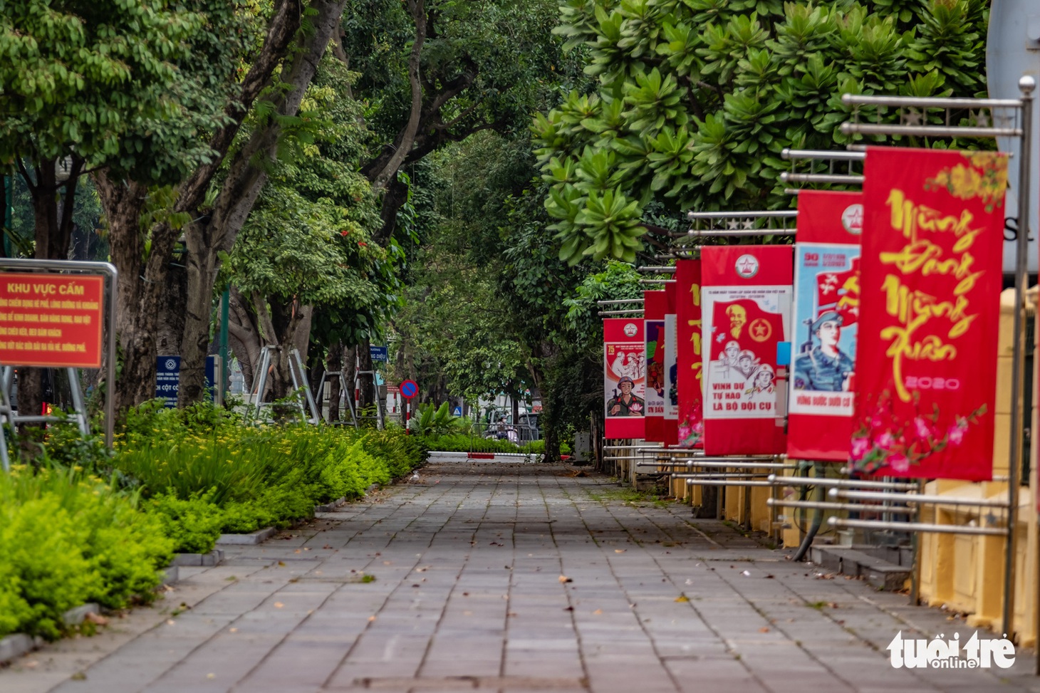 Hà Nội mùa này vắng những... người đi - Ảnh 10.